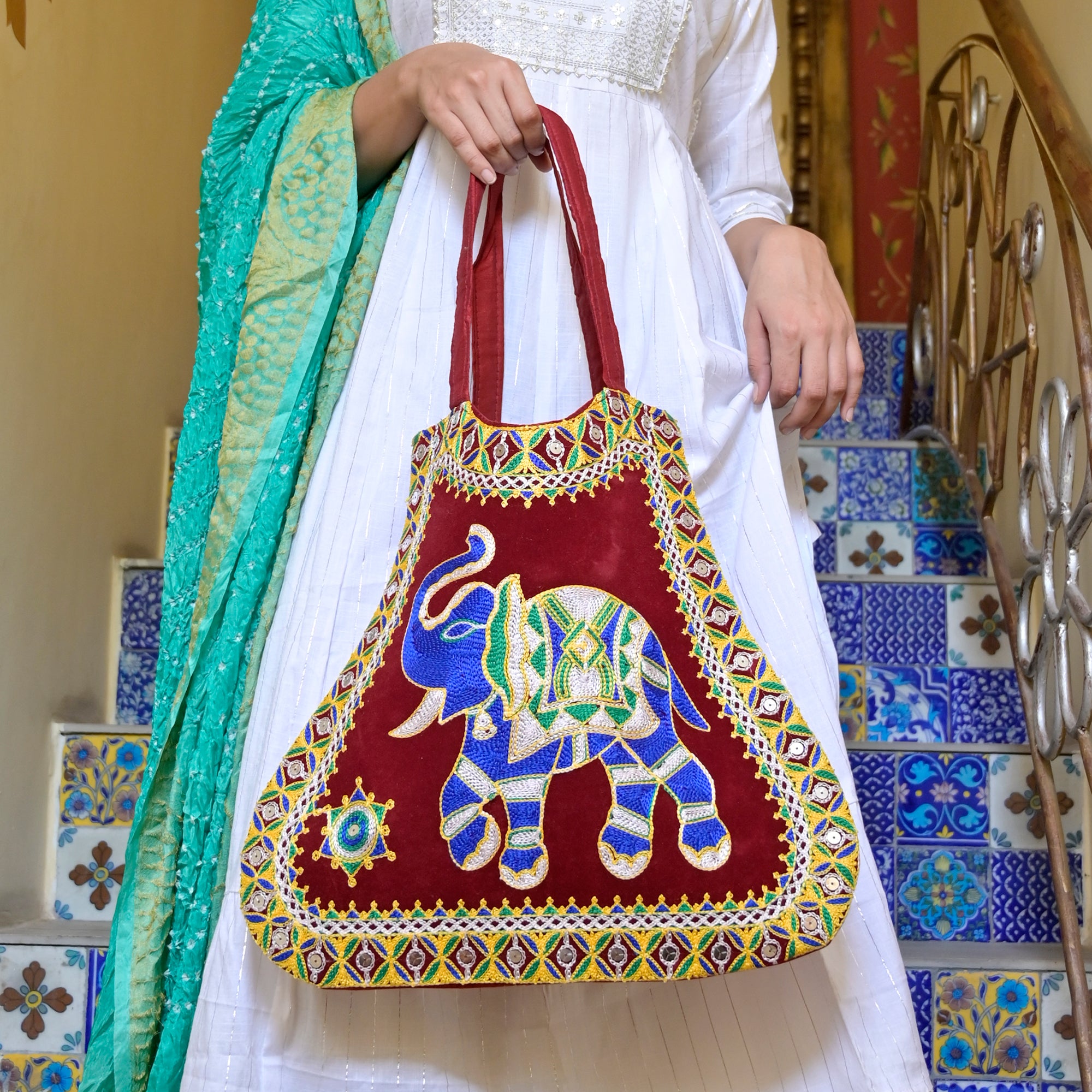 Source Rajasthani Design Embroidery Woman Hand Bag For Wedding on  m.alibaba.com